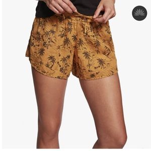 JAMES PERSE ISLAND PRINT DOLPHIN SHORT